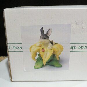 Charming Tails Dean Griff Bunny in a Lily 89305 Retired